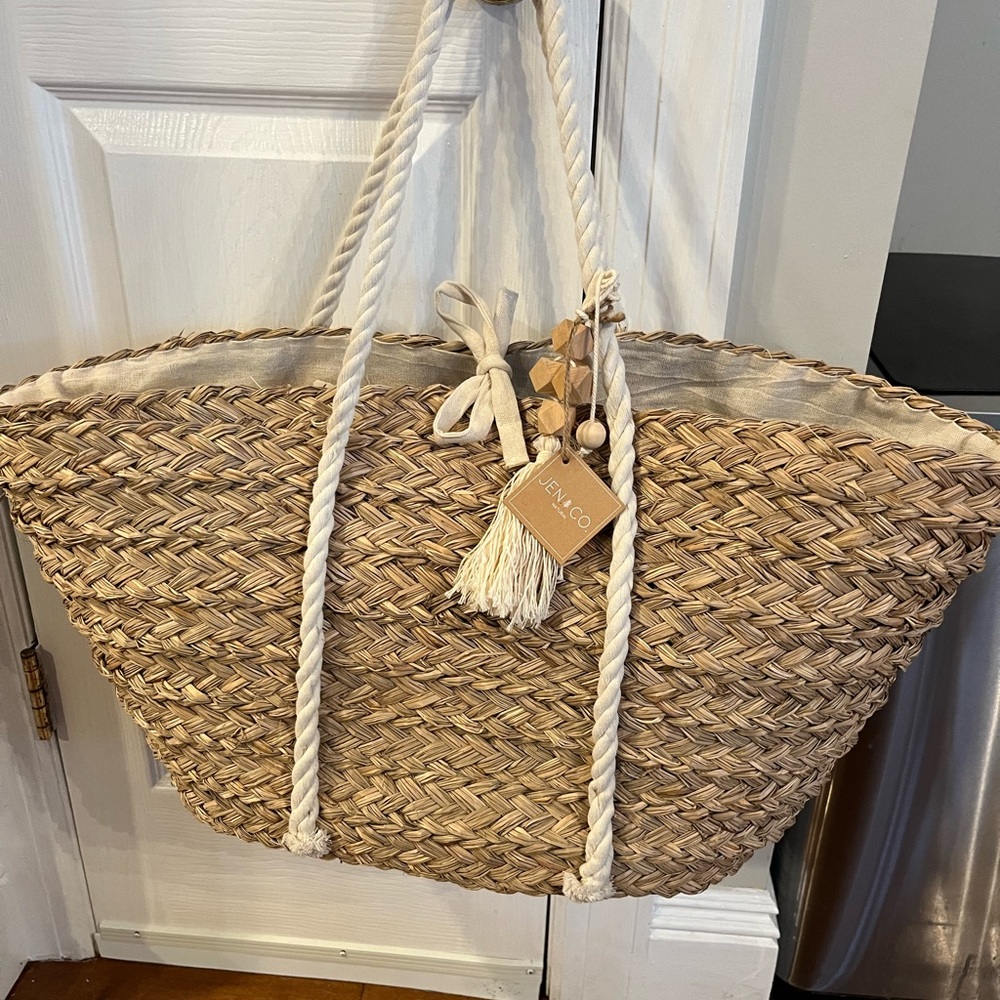 NWT Jen&Co. beach tote bag.  Rope handles.  Large